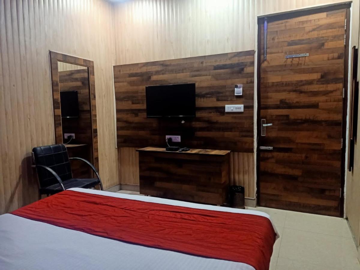 Hotel Pearl Grand & Banquet Zirakpur Exterior foto
