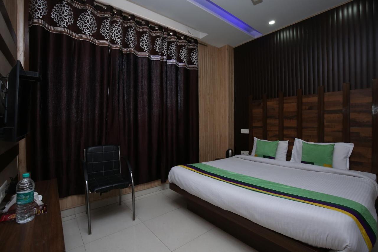 Hotel Pearl Grand & Banquet Zirakpur Exterior foto